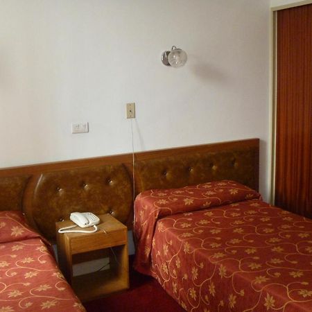 Hotel Turista Buenos Aires Pokoj fotografie