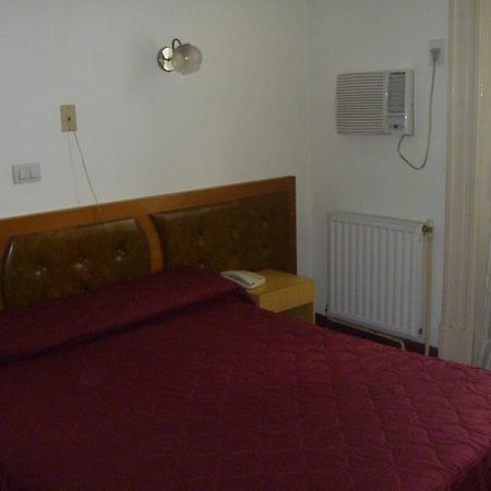 Hotel Turista Buenos Aires Pokoj fotografie