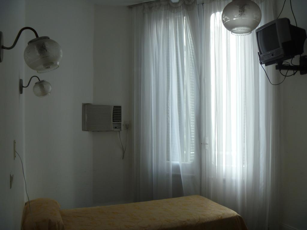 Hotel Turista Buenos Aires Exteriér fotografie